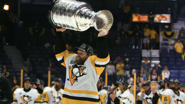 phil-kessel-signs-baby.jpg